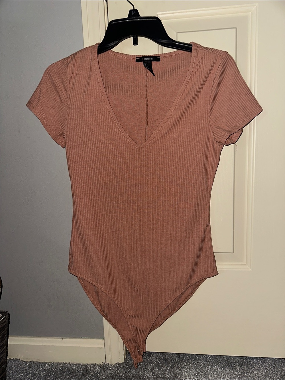 Forever 21 Mauve Ribbed V-Neck Short Sleeve Bodysuit